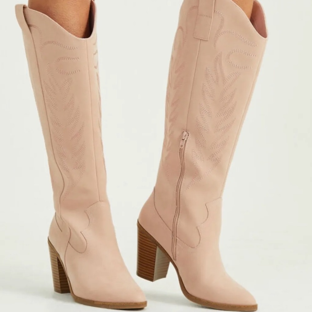 NWT Pink Altar'd State 8 Jewell Boots Blush